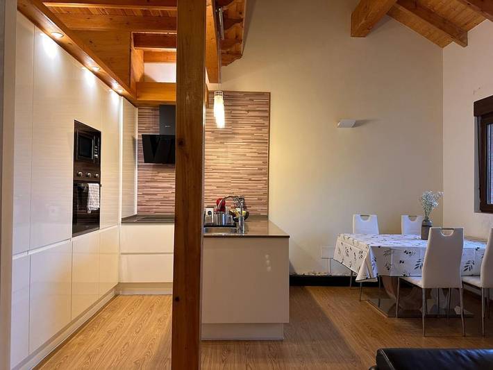 Apartamento de vacaciones para 4 personas, con vistas además de terraza y piscina - 1