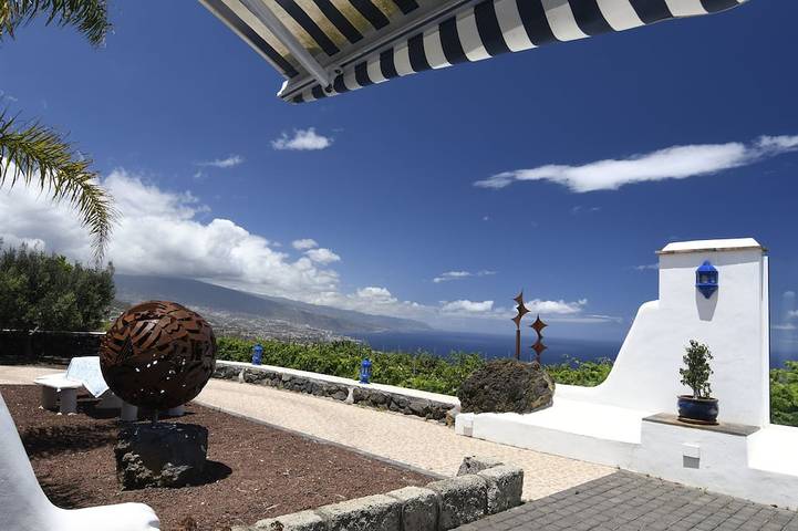 Villa for 3 people, with balcony and pool as well as garden - 1