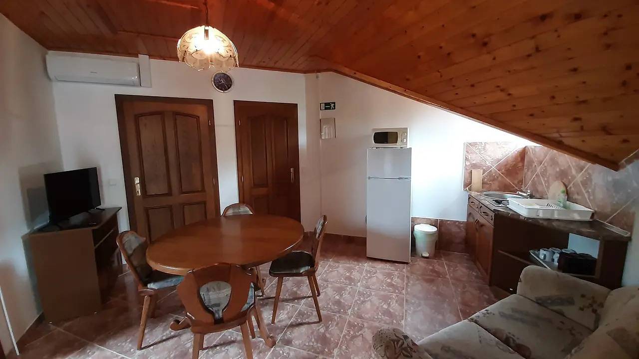 Ganze Ferienwohnung, Ferienwohnung für 4 Personen (40 m²) in Balatonlelle in Balatonlelle, Plattensee Südufer