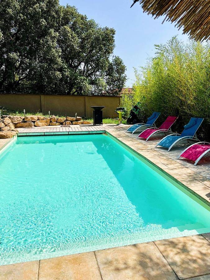 Appartement de vacances pour 4 personnes, avec terrasse et piscine ainsi que vue et jardin