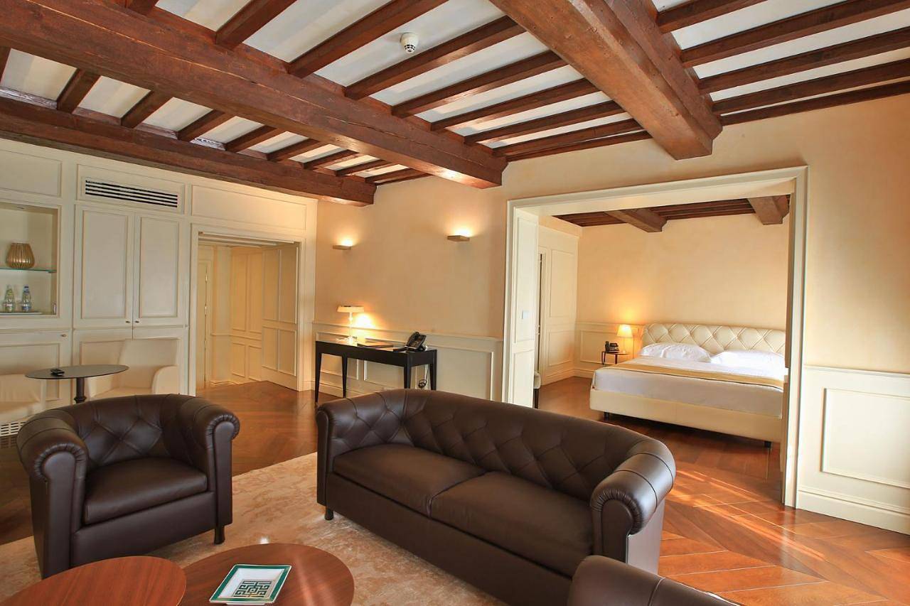 Hotel Rua Frati 48 in San Francesco in Modena, Modena Provinz