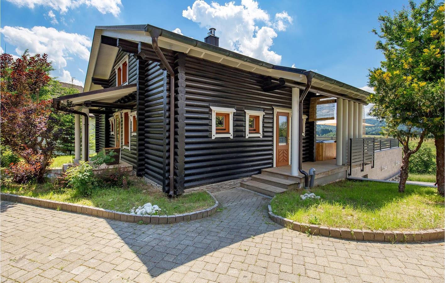 Geräumige 130 m² große Wohnung mit Pool, Terrasse und Garagenstellplatz in Delnice, Primorje-Gorski Kotar