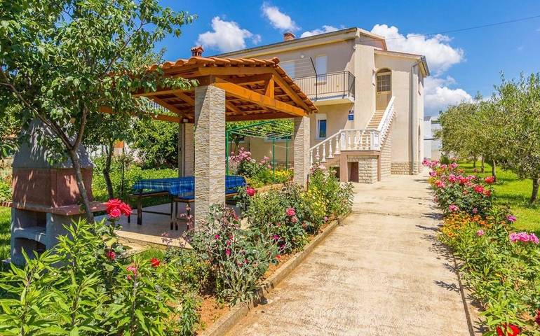 Strandhaus für 4 Personen, mit Terrasse in Kroatien
