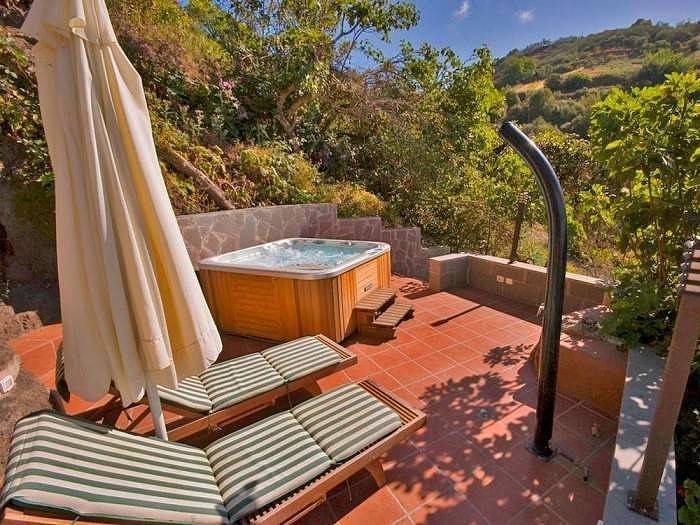 Villa pour 5 personnes, avec terrasse et jacuzzi à Moya