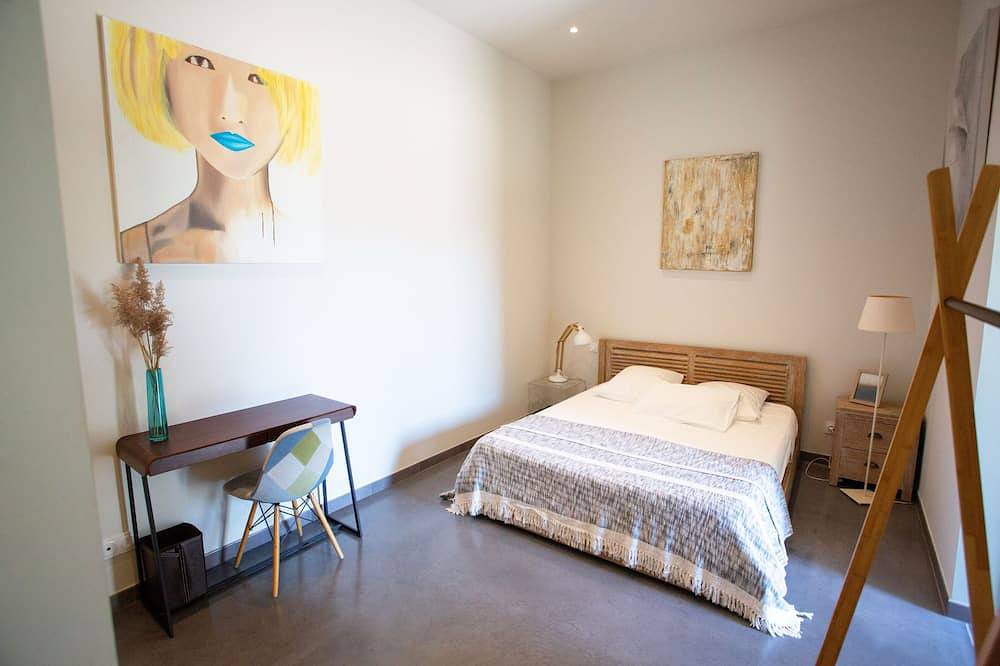 Villa Contemporaine en Bois in Paradou, Arles region