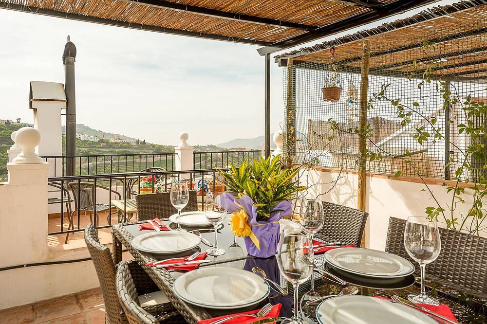 Casa Sandra, Newly renovated traditional Andalucian townhouse in Cómpeta, Málaga Province