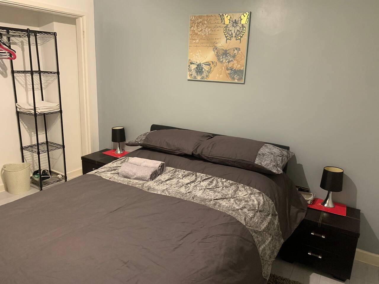 Entire holiday apartment, 2-Bed Apartment - Sleeps 4 & Parking in Merseyside