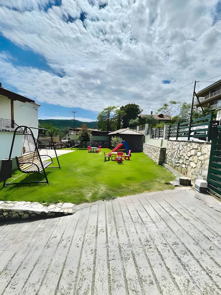 Villa Violetta: Casa de campo con vistas a la montaña, balcón privado y jardín in Eleftheroupoli, Kavala region