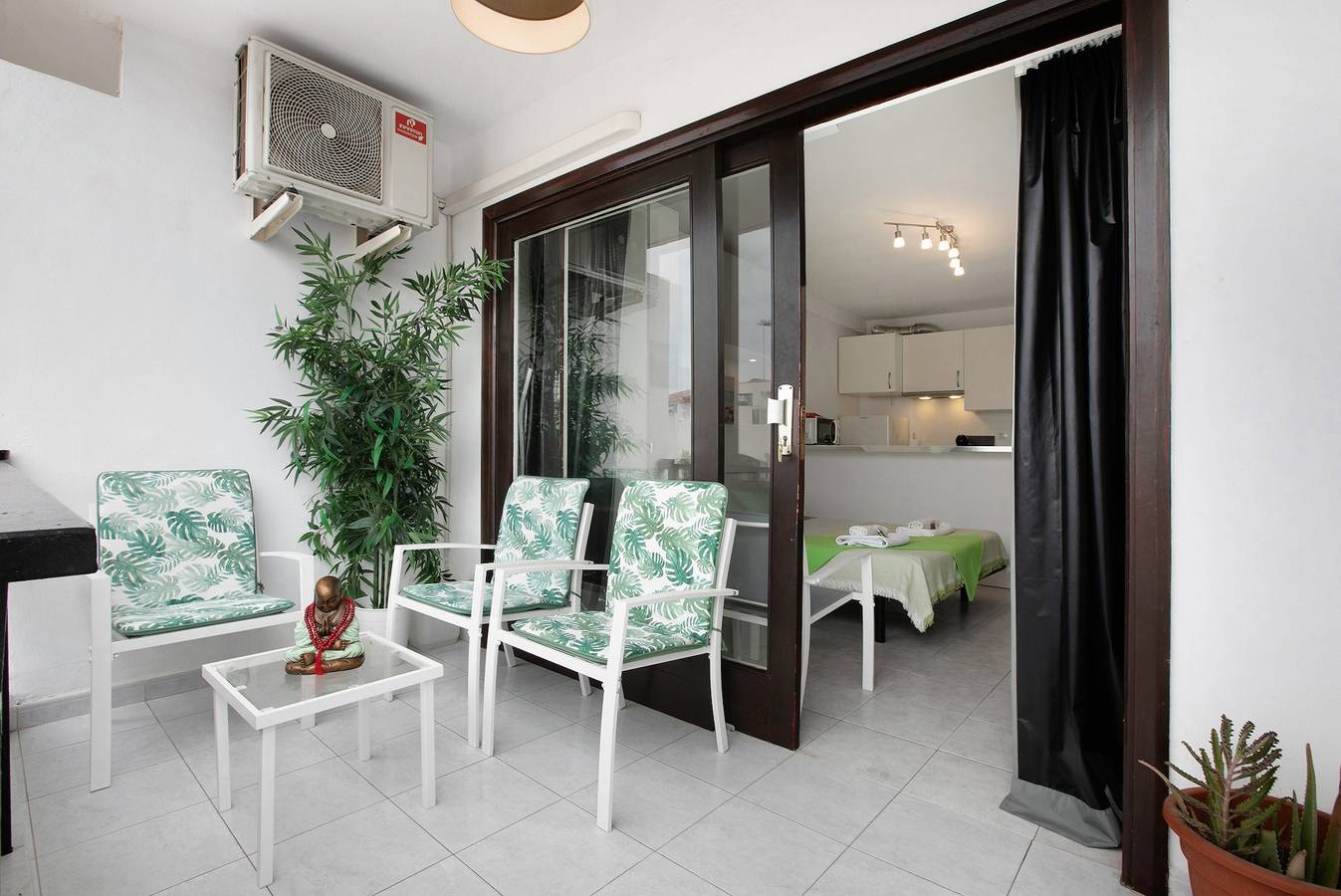 Studio entier, Studio de vacances « Loft Guanapay 1 » avec terrasse privée, Wi-Fi et climatisation in Playa de las Américas, Arona