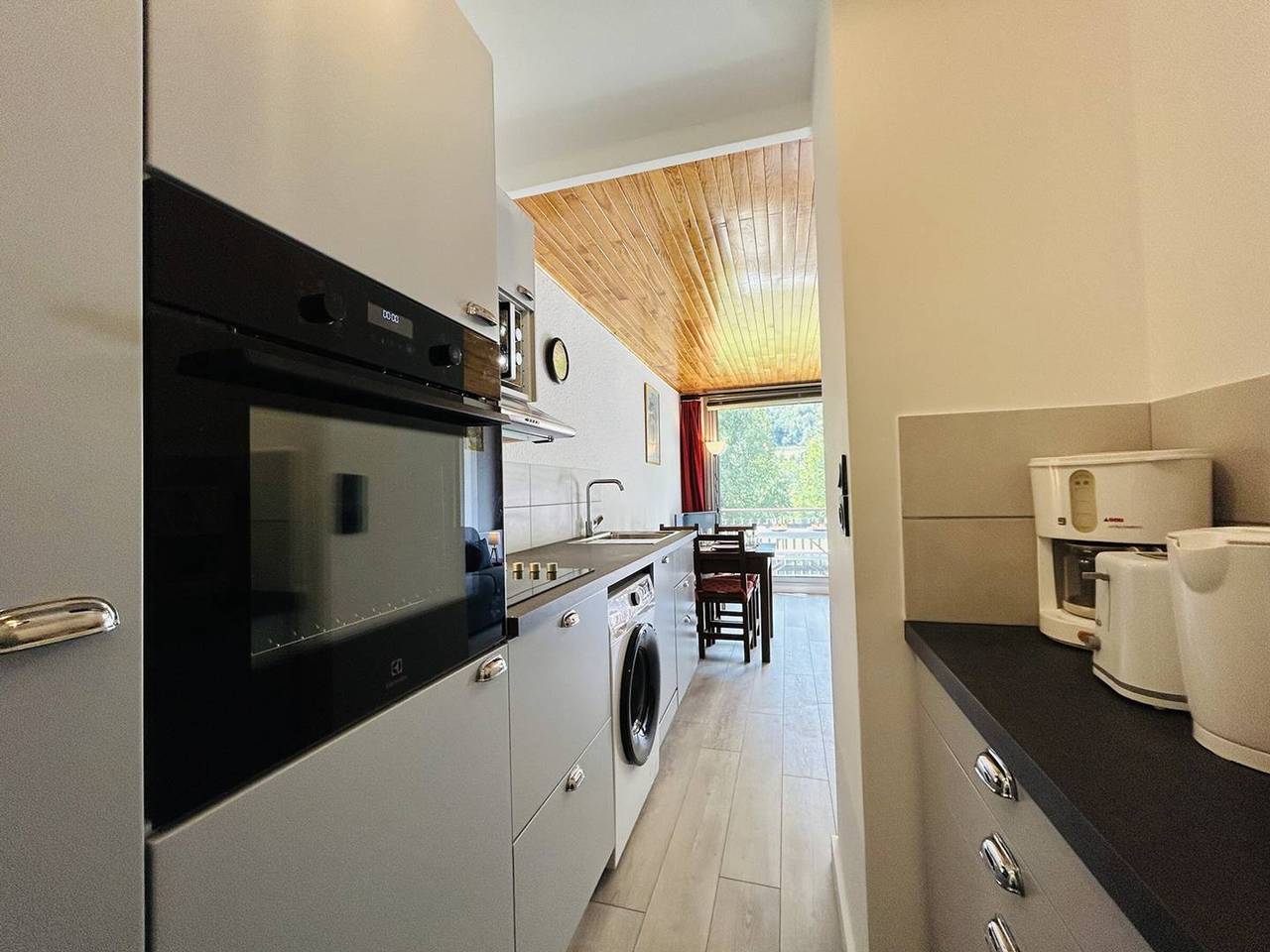 Apartamento entero, Estudio renovado con balcón y vista a la montaña, cerca de pistas y tiendas in La Salle les Alpes, Serre Chevalier