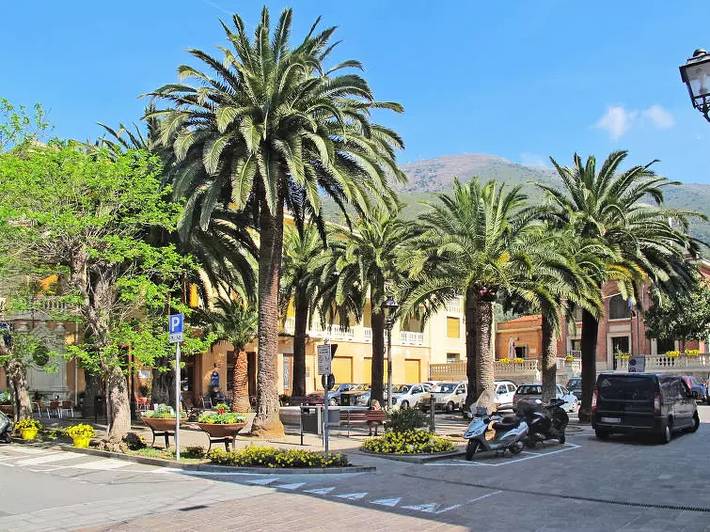 Location de vacances pour 6 personnes, avec terrasse, animaux acceptés à Cisano sul Neva - 2