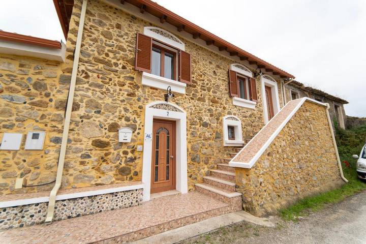 Casa de férias para 8 pessoas, com jardim e piscina em Famalicão