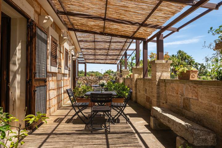 Entire apartment, Apartment 'C H Terra' with Private Terrace, Wi-Fi and Air Conditioning in Santa Cesarea Terme, Lecce Province