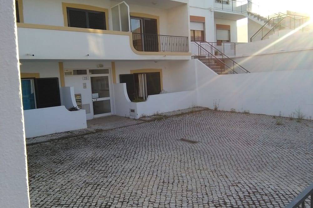 Apartamento entero, 1C Amplio apartamento de 1 habitación con barbacoa in Quarteira, Distrito de Faro
