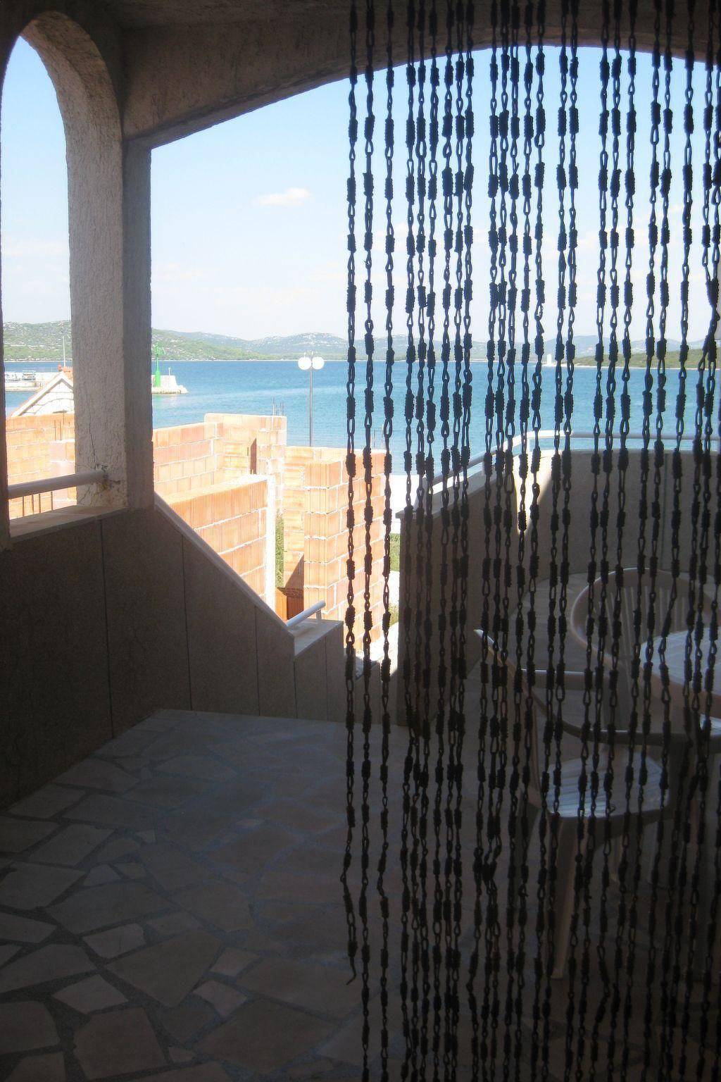 Ganze Wohnung, Apartment direkt am Meer mit Anlegeplatz in Betina, Tisno