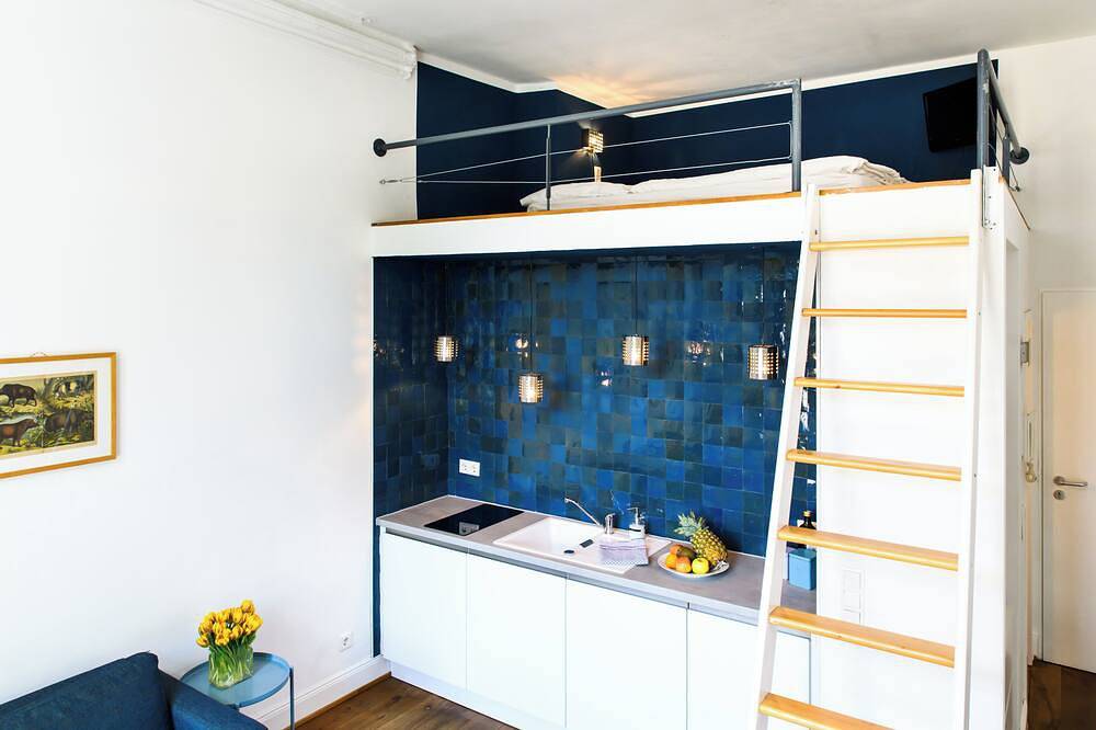 Entire apartment, Studio apartment with view of the cathedral spires and sleeping gallery in Cologne, Rhineland