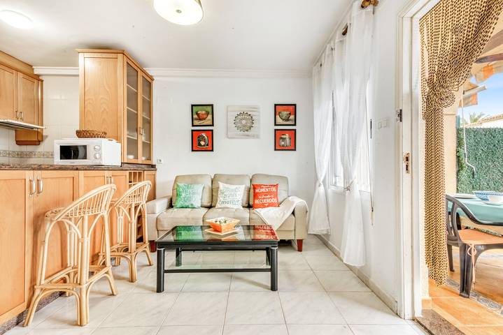Apartamento entero, Apartamento 'Casa Molins' con piscina compartida, terraza privada y Wi-Fi in El Palmar, Costa Blanca