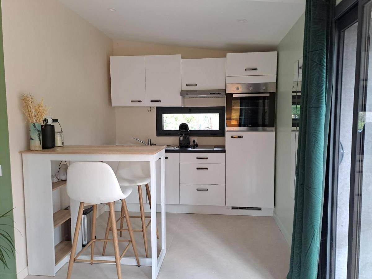 Appartement entier, One-Bedroom House in Venelles, Région d'Aix-en-Provence