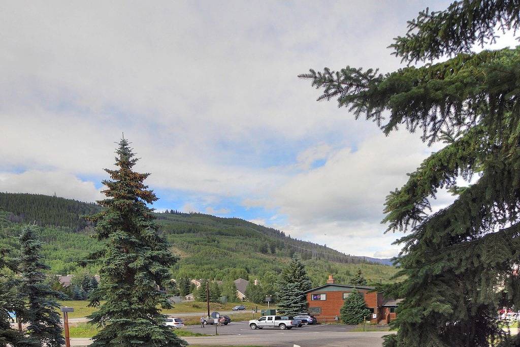 Ganze Wohnung, Pet Friendly- Walk, Shuttle zum Keystone Aktivitäten, Restaurants. Deck mit Blick auf den Fluss und die Berge in Arapahoe Basin