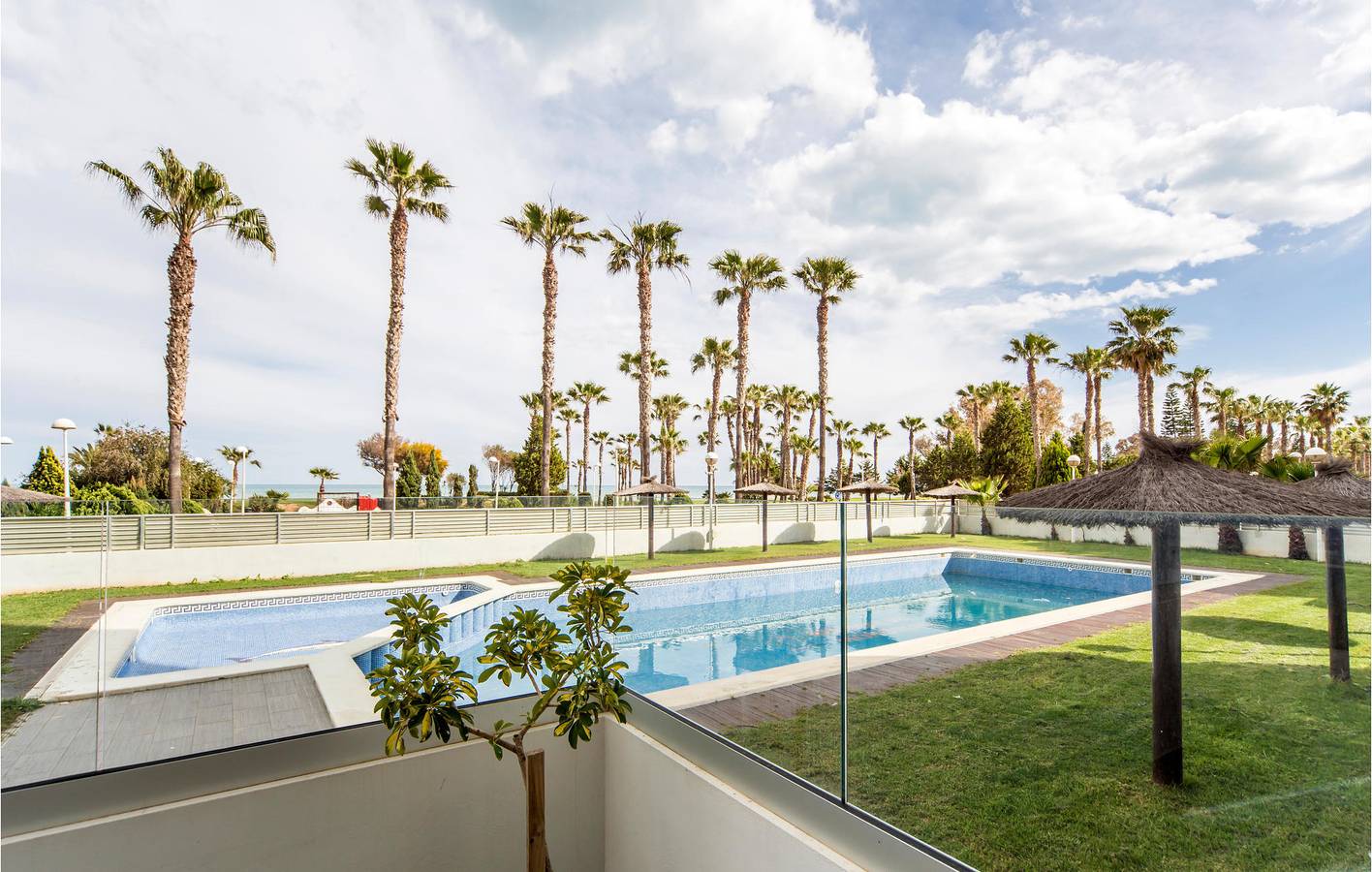 Apartamento vacacional entero, Apartamento con vistas al mar: Aparcamiento, AC, Piscina y Terraza in Marina d'Or, Oropesa del Mar