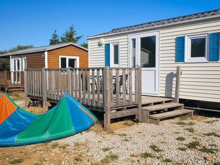 Mobil home pour 4 personnes à Caves