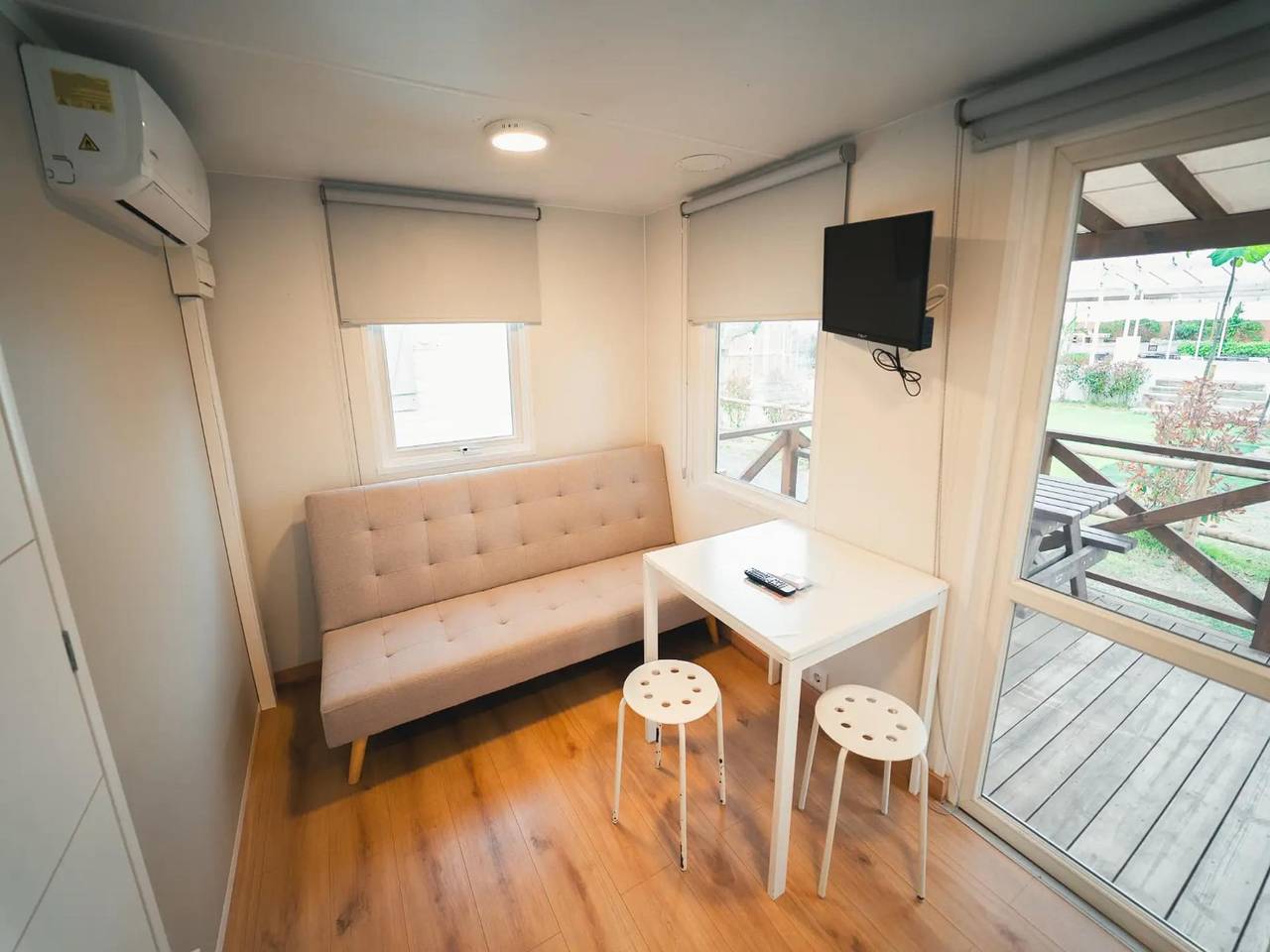 Bungalow en Xilxes con patio para pareja in Playa de Almenara, Chilches