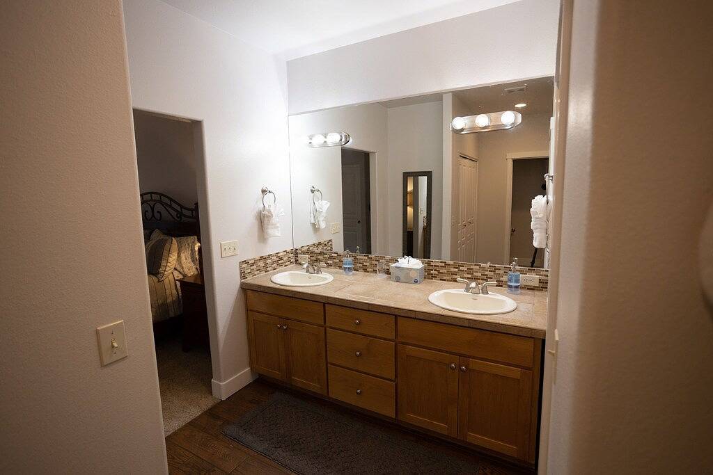 Ganze Wohnung, Creekside Luxury @ Eaglecrest-Dog Friendly Escape! in Deschutes County