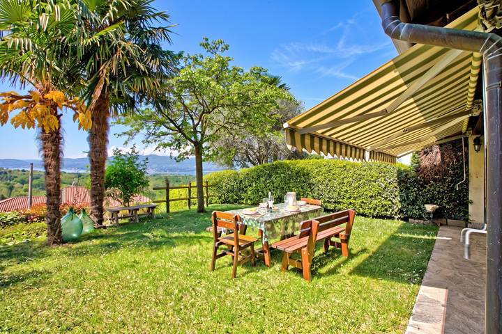 Ferienhaus für 4 Personen, mit Terrasse und Seeblick in Lago Maggiore (Lombardei)