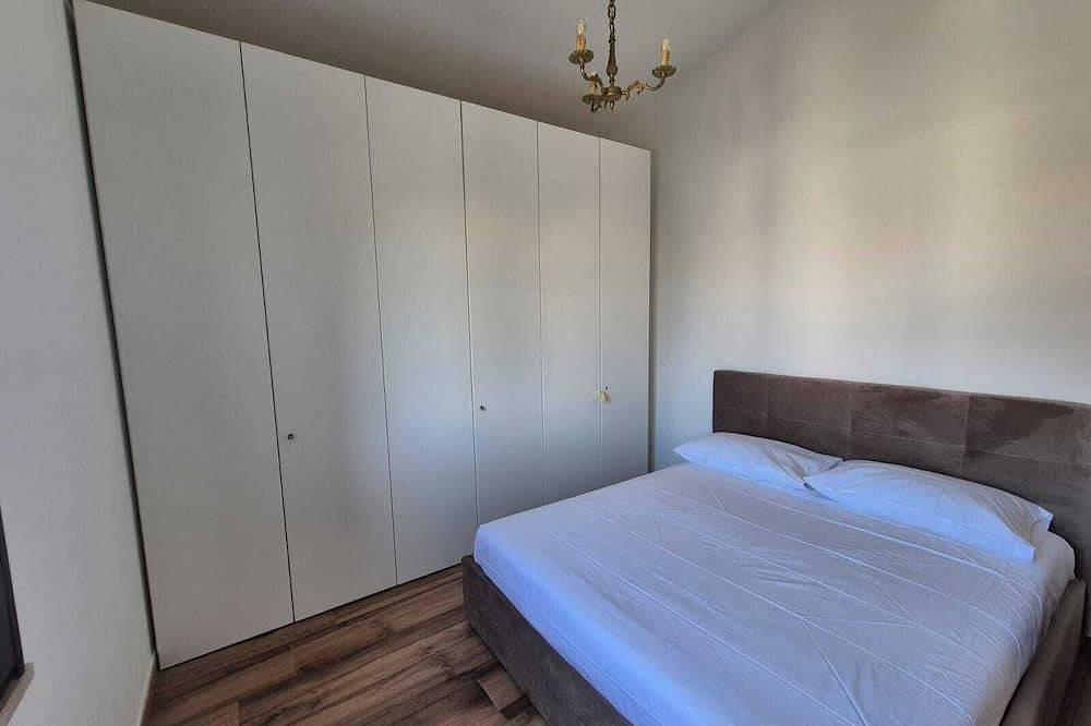 Villa bifamiliare con giardino con tre camere da letto a 300 Mt dalla spiaggia in Porto Columbu, Sarroch