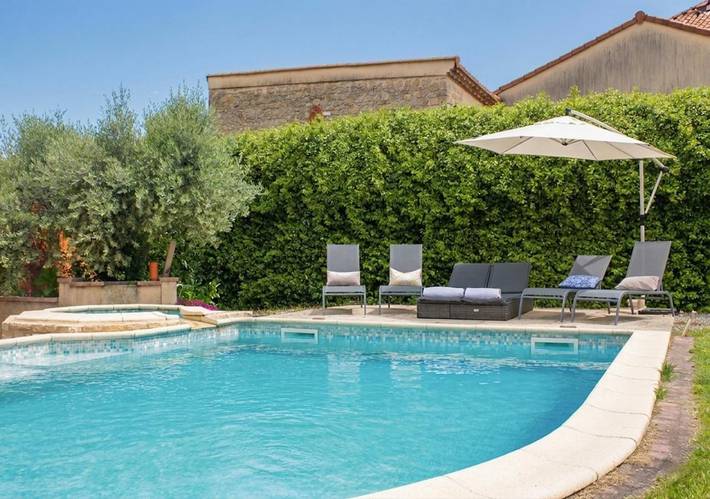 Location de vacances pour 8 personnes, avec piscine ainsi que jardin et jacuzzi à Charmes-sur-Rhône - 4