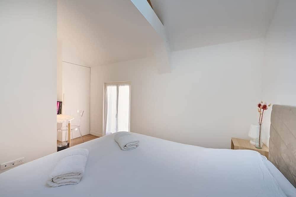 Apartamento entero, ★★★★★ Beautiful Duplex Design with private terrace -  Ideally located in Veneux-les-Sablons, Sena y Marne