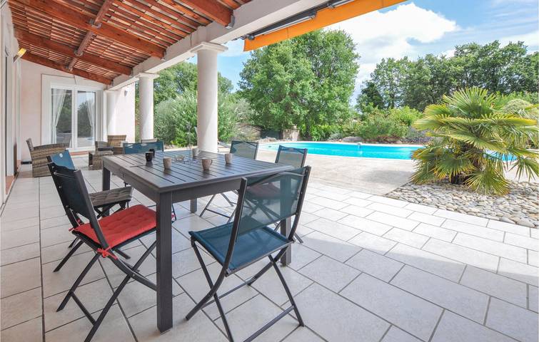 Location de vacances pour 6 personnes, avec terrasse et piscine à Saint-Cézaire-sur-Siagne - 3