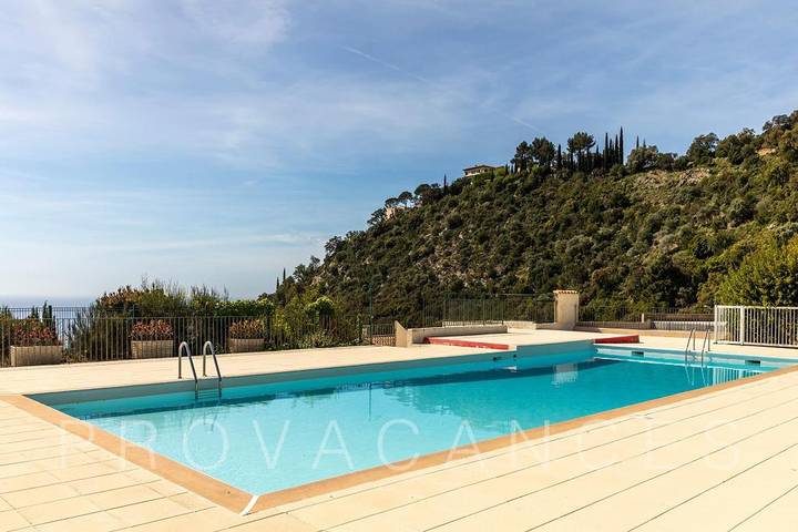 Ferienhaus für 6 Personen, mit Balkon/Terrasse und Garten sowie Pool in Cavalaire-sur-Mer - 2