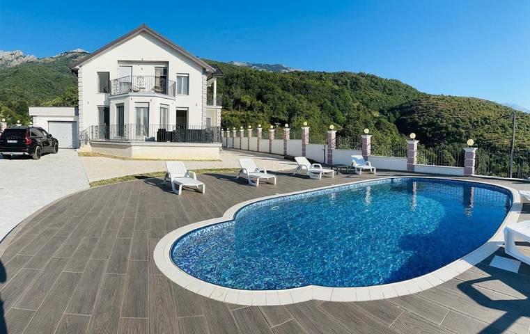 Villa pour 10 personnes, avec vue ainsi que piscine et jardin