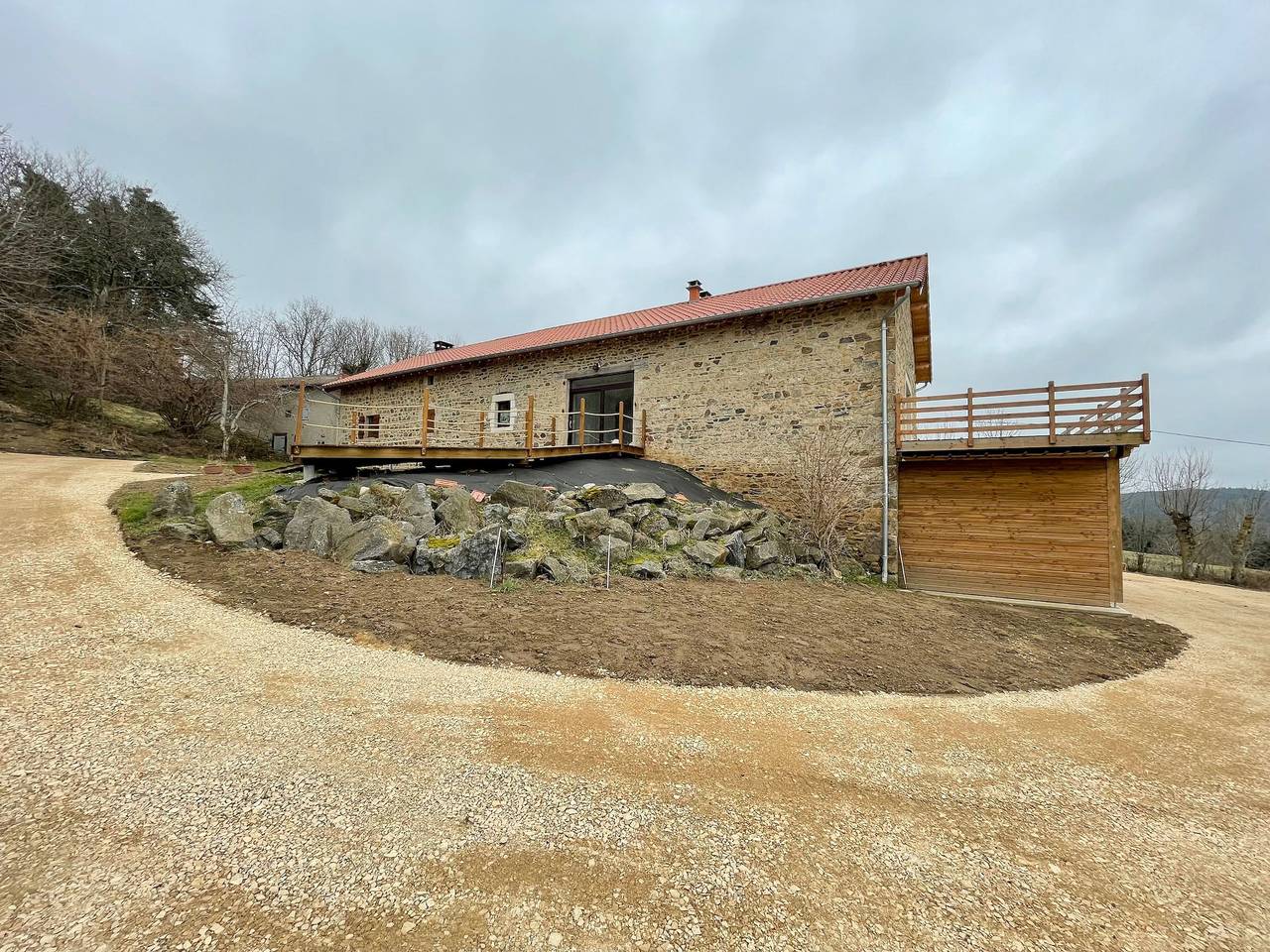 Gîte rénové avec Spa couvert, nature et calme in Cistrières, Parc Naturel Régional Livradois-Forez
