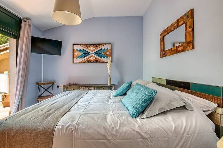 Location de vacances pour 8 personnes, avec jardin ainsi que piscine et jacuzzi dans Bonmont Terres Noves - 2