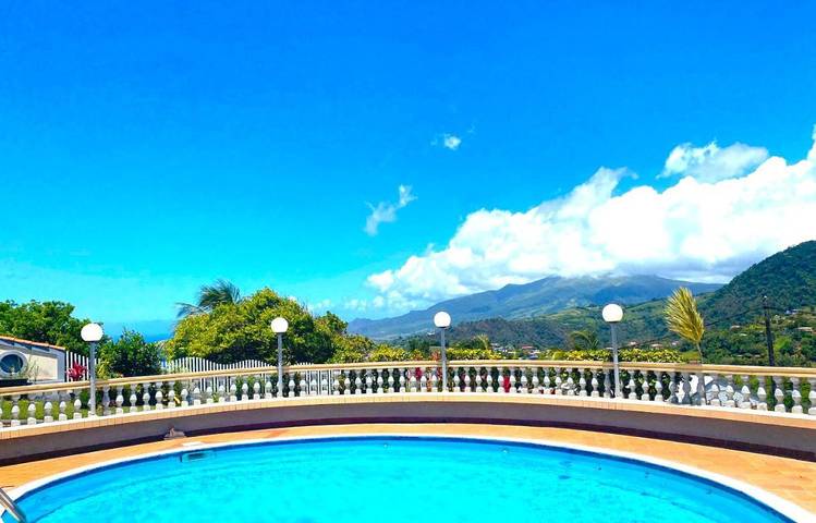 Appartement de vacances pour 2 personnes, avec piscine ainsi que vue et jardin