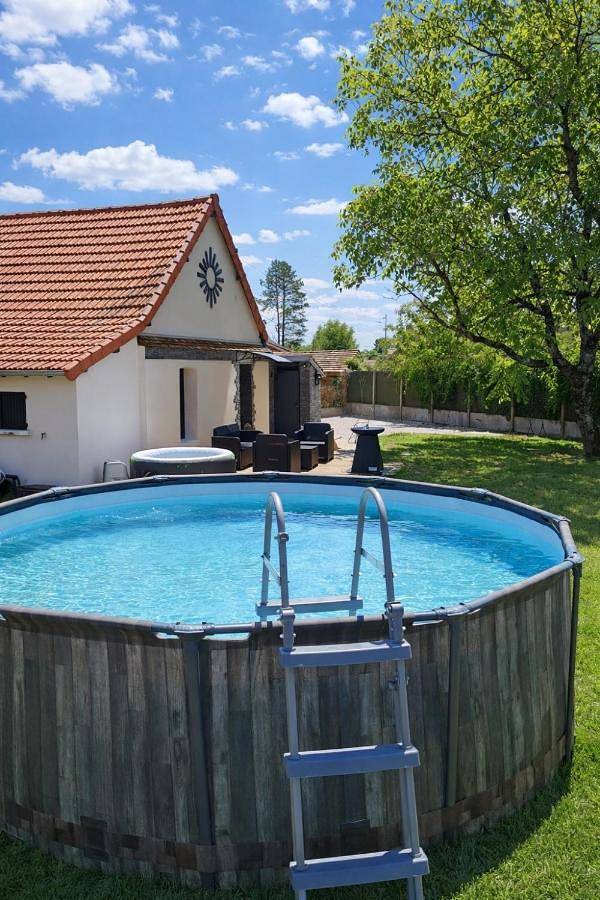 La Demeure du Faon en cœur de Sologne 10mn Lamotte-Beuvron, gîte de charme avec jacuzzi et piscine , proche Center Parc Beauval Châteaux de la Loire Orléans in Chaon, Sologne