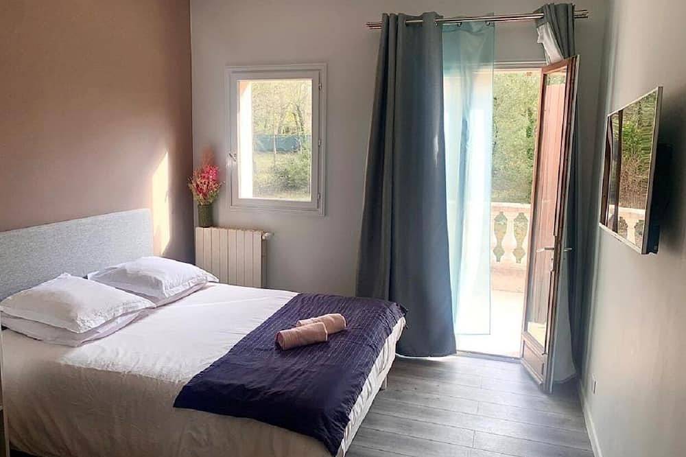 Pleasant, contemporary Villa, sunny, quiet in a green setting in Valbonne, Cannes region
