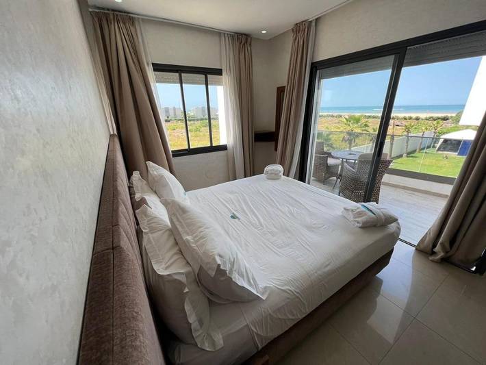 Appart’hôtel pour 2 personnes, avec piscine et vue ainsi que terrasse et jardin