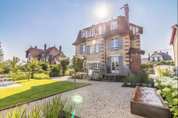 Villa pour 12 personnes, avec Balcon et Terrasse ainsi que Jardin et Sauna à Villers-sur-Mer