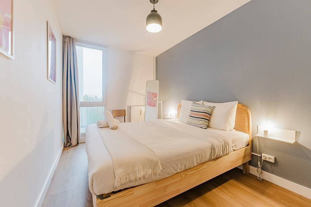 Entire apartment, Two bedrooms with balcony and parking in La Madeleine, Lille region