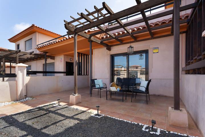 Entire apartment, Vacation 'Punta Calma' with Sea View, Shared Pool and Wi-Fi in La Oliva, Fuerteventura