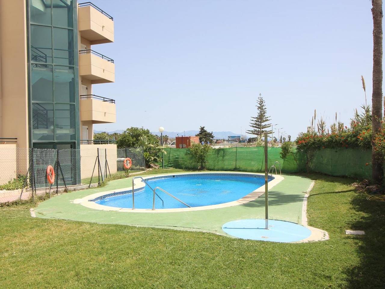 Ganze Wohnung, Haus am Meer in Benajarafe mit Pool und Parkplatz in Playa de Benajarafe, Vélez-Málaga