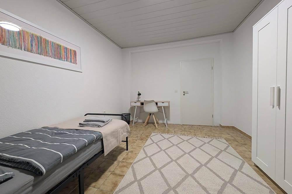 Cozy house with party basement and garden in quiet location near the trade fair! in Düsseldorf, Düsseldorf region