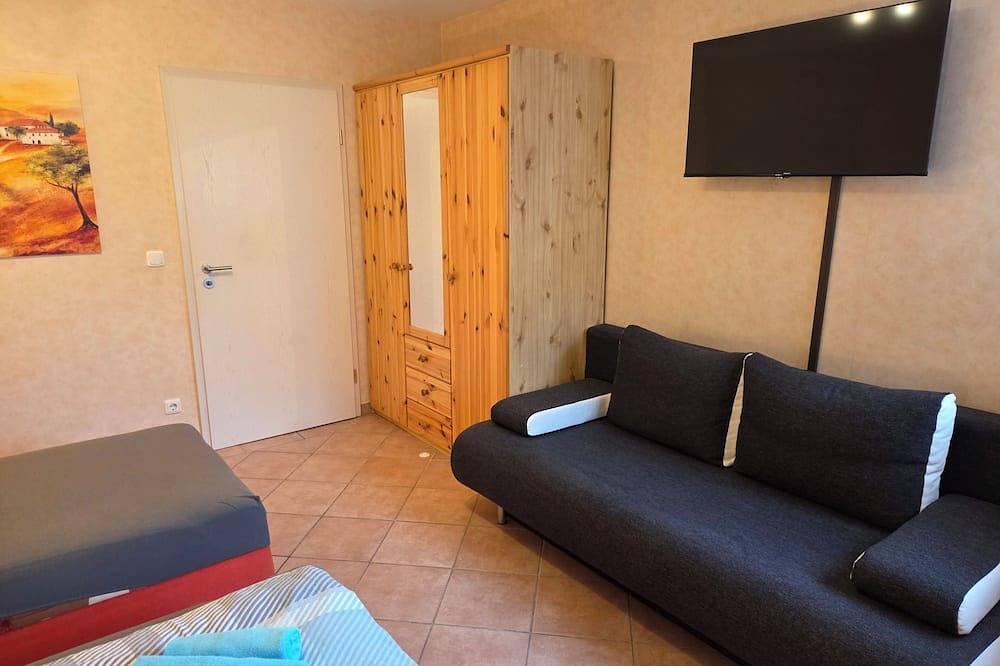Ganze Wohnung, Ankommen und wohlfühlen! Willkommen in unserer Fewo - klein, aber fein. in Gelnhausen, Main-Kinzig-Kreis