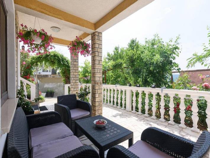 Ferienwohnung für 2 Personen, mit Terrasse und Pool in Gornji Karin