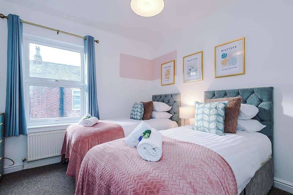 New! Spacious & Stylish home, City centre, Sleep 4 in Chester, West Cheshire und Chester