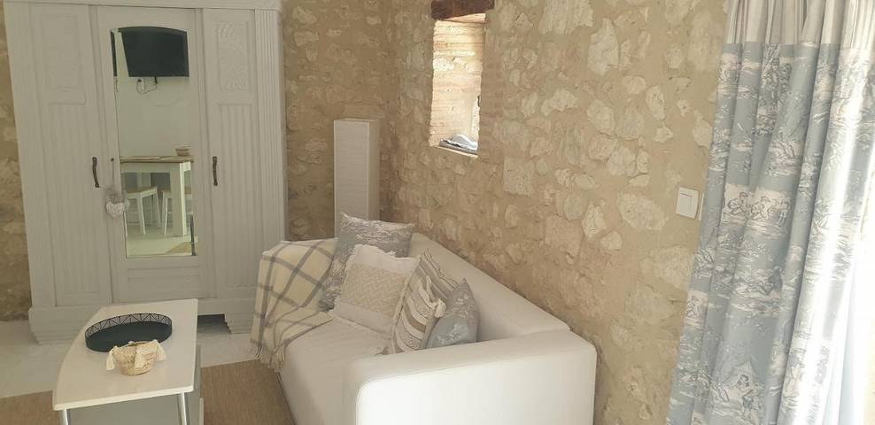 Gîte pour 2 personnes, avec piscine ainsi que jardin et vue, animaux acceptés à Parranquet - 3