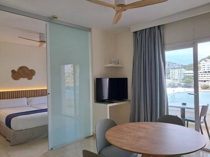 Location de vacances pour 3 personnes, avec piscine ainsi que bassin pour enfant et jardin à Cala Llonga - 2